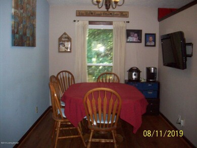 6907 Roseborough Ct, Louisville, KY 40228 - photo 7