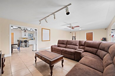 9326 Valwood Ct, Houston, TX 77088 - photo 5