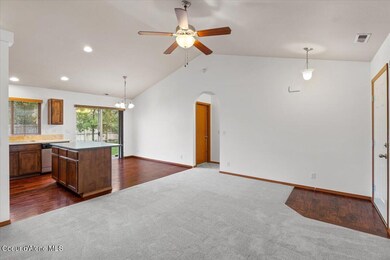 07-Living Room & Kitchen