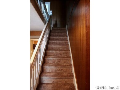 Foyer. New carpet up the stairs and in all the bed