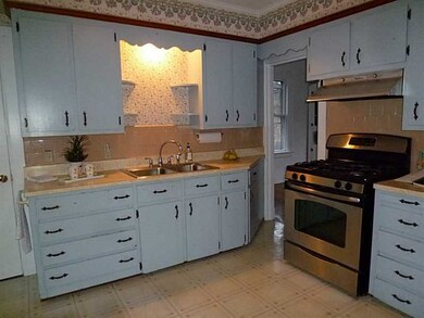 Kitchen. Eat in kitchen.