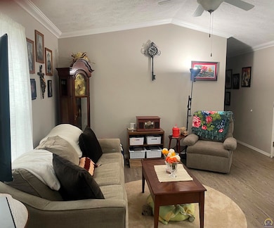 123 SE 46th Ct, Topeka, KS 66609 - photo 2