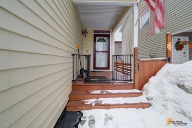 Alora - Covered porch AVDP04
