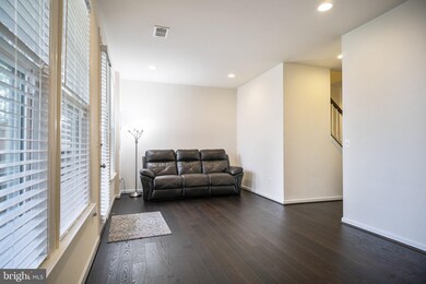 42246 Lancaster Woods Square, Chantilly, VA 20152 - photo 5