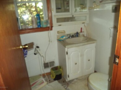 514 Henry Place, North Middletown, NJ 07748 - photo 5