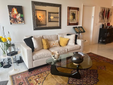 Icon Brickell Tower 2 unit BAY1007, Miami, FL 33131 - photo 4