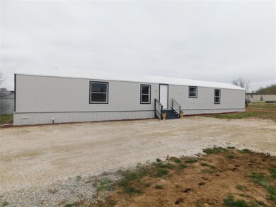 807 NE Front St, Millsap, TX 76066 - photo 4