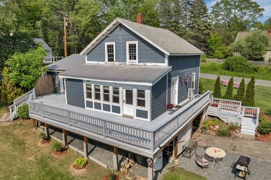 Expansive deck