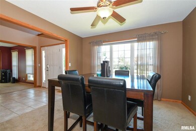 5312 N Castleberry Dr, Peoria, IL 61615 - photo 7