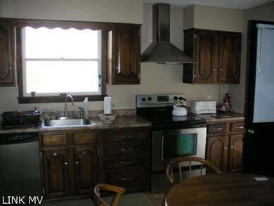 Eat-in kitchen