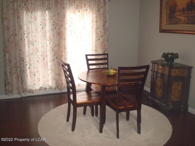 621 Willow Crest Dr, Pittston, PA 18640 - photo 5