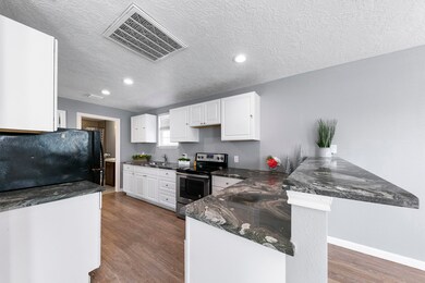 5604 1/2 Los Angeles St, Houston, TX 77026 - photo 4