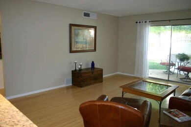 Spacious Light & Bright Neutral Great Rm