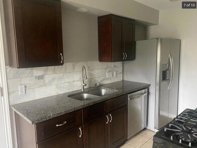 Kitchen with appliances with stainless steel fini