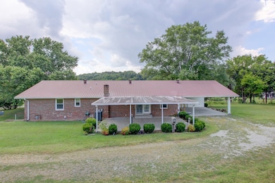 5581 Bryant Hollow Rd, Cunningham, TN 37052 - photo 6