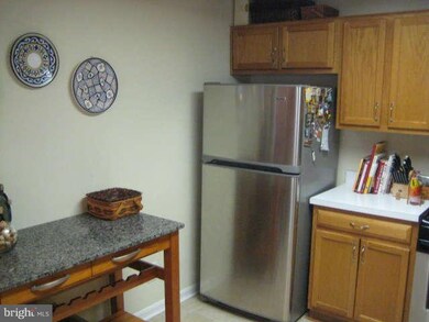 9251 Cardinal Forest Ln unit 201, Lorton, VA 22079 - photo 2