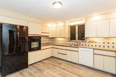 120 Hutchinson Rd, Arlington, MA 02474 - photo 7