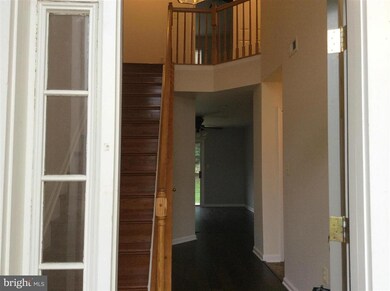 19947 Dunstable Cir, Germantown, MD 20876 - photo 2