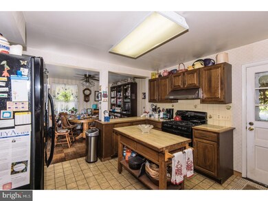 542 Hilltop Rd, Paoli, PA 19301 - photo 5