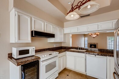 6214 N 30-008-010-Kitchen-MLS_Size