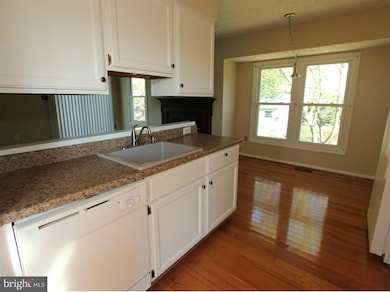 8121 Arrowhead Ct, Frederick, MD 21702 - photo 5