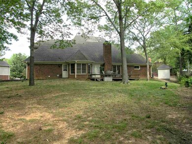 Private Backyard with Deck!
