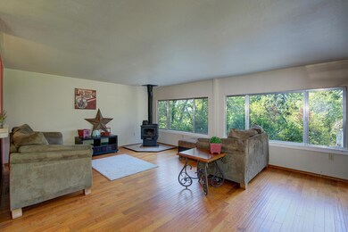 2100 Cloverlawn Dr, Grants Pass, OR 97527 - photo 4