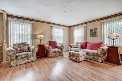 006_Family Room