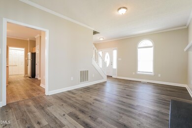 004-photo-living-room-8192645