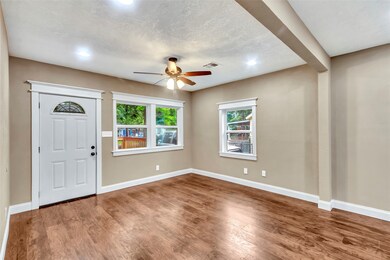 212 W Jordan St, Alvin, TX 77511 - photo 4