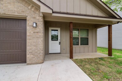 808 W Walker St, Denison, TX 75020 - photo 2