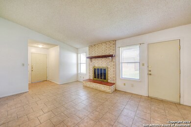 818 Lois St unit B, Kerrville, TX 78028 - photo 2