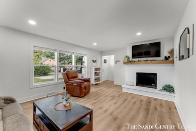 904 E Savidge St, Spring Lake, MI 49456 - photo 3