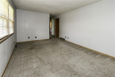 3923 E 28th St, Des Moines, IA 50317 - photo 3