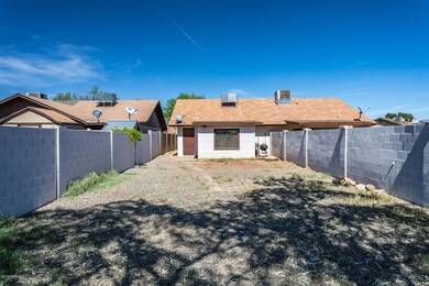 16_3205_E_Crescent__16_mls