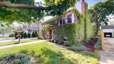 315 E Union Ave, Wheaton, IL 60187 - photo 2