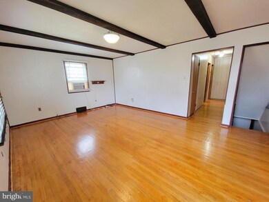 621 Glencroft Cir, Folcroft, PA 19032 - photo 5