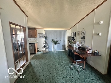 4726 Breckenridge Dr, Columbus, IN 47203 - photo 6