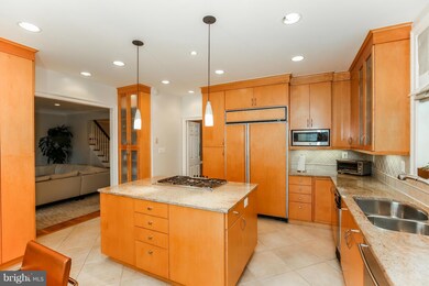 9410 Turnberry Dr, Potomac, MD 20854 - photo 6