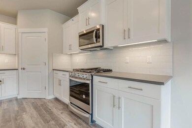 3018 NE Red Jasper Place, Bend, OR 97701 - photo 3