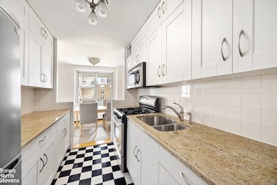 Lincoln Guild Apartments unit 19GW, New York, NY 10023 - photo 6