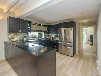 20 Oldwood Rd unit 1st Floor, Port Washington, NY 11050 - photo 4