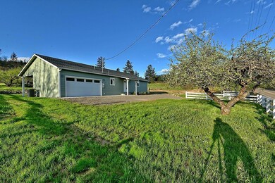 10098 Blackwell Rd, Central Point, OR 97502 - photo 3