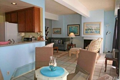 Dining area & breakfast counter