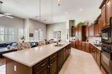 Kitcehn w/Huge Island