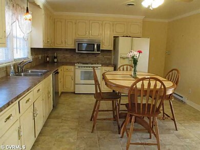 Cafeteria/Kitchen - Eat in Kitchen