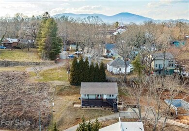 Room for pets, gardens, chickens, bees - possibilities are endless!