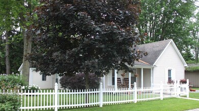 310 W 1st St, Auburn, IN 46706 - photo 3