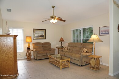 FAMILY ROOM_DSC2221