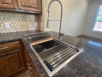 105 Sabine Ave unit A, Cleburne, TX 76031 - photo 2